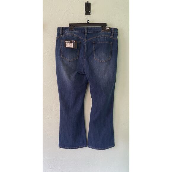 FIRE & RAIN Women’s Size 22 Denim Flare Leg Jeans New Wit Tags 37x29 - Picture 2 of 4